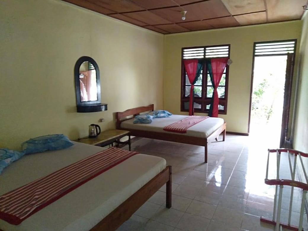 Sibayak Guesthouse ตุกตุก ภายนอก รูปภาพ