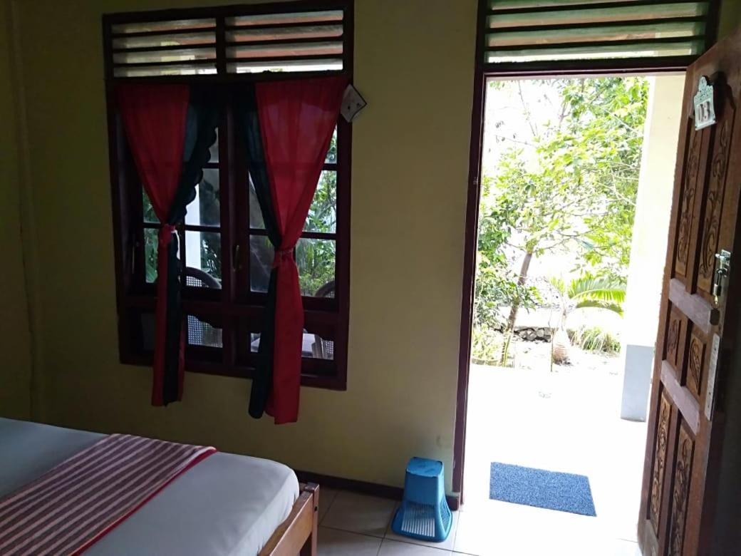 Sibayak Guesthouse ตุกตุก ภายนอก รูปภาพ