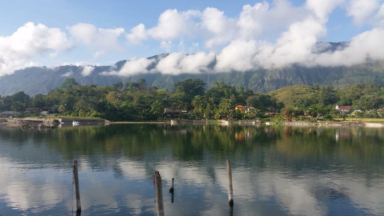 Sibayak Guesthouse ตุกตุก ภายนอก รูปภาพ
