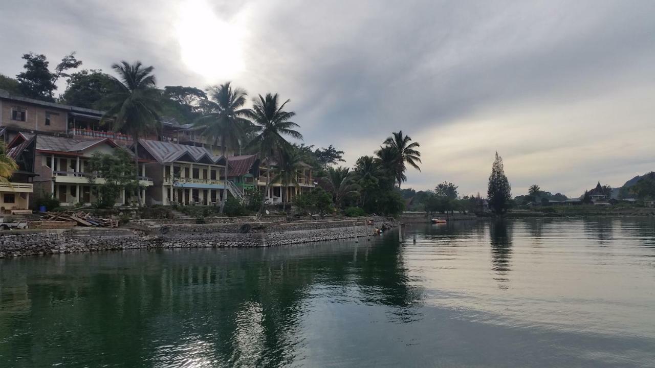 Sibayak Guesthouse ตุกตุก ภายนอก รูปภาพ